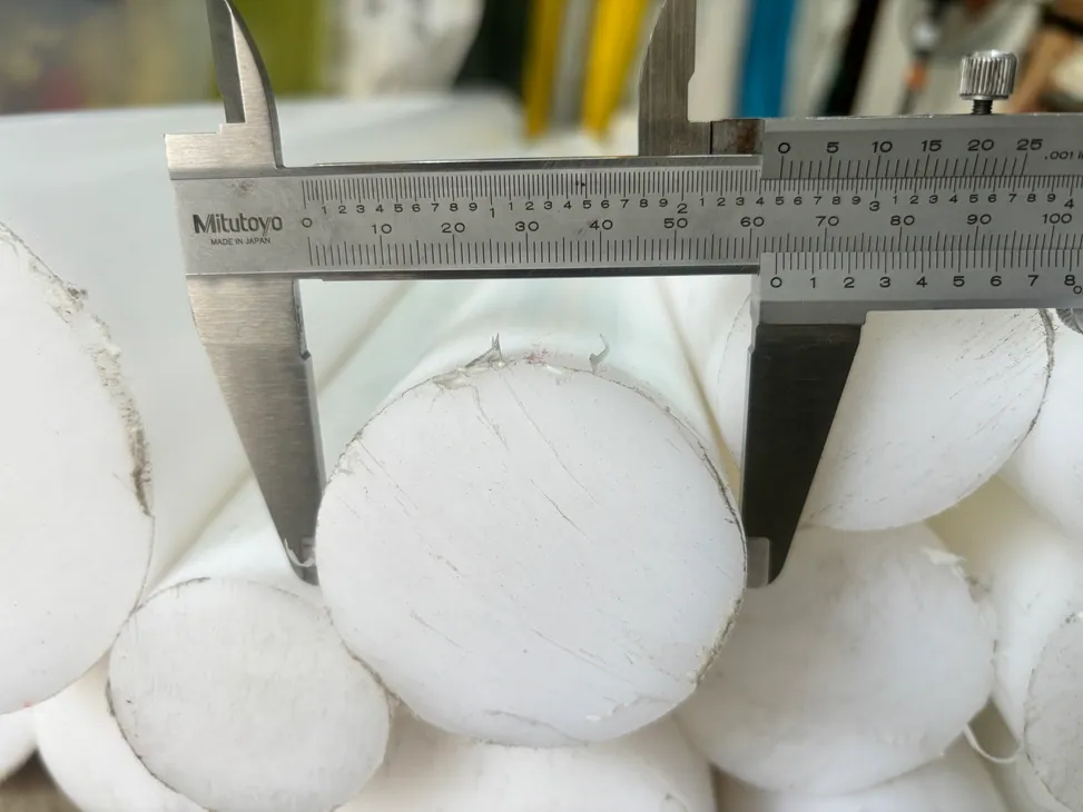 Nhựa PE/HDPE cây tròn đặc phi 35 mm — 100