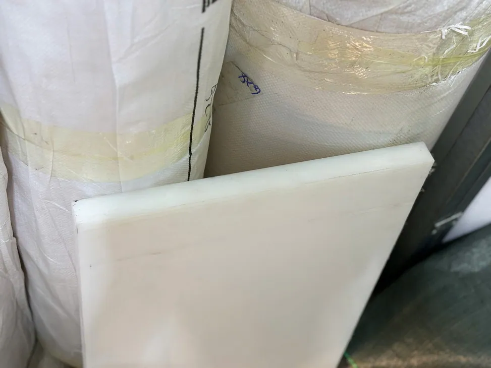 Gia công, cắt nhựa PE / HDPE / UHMWPE — 40mm