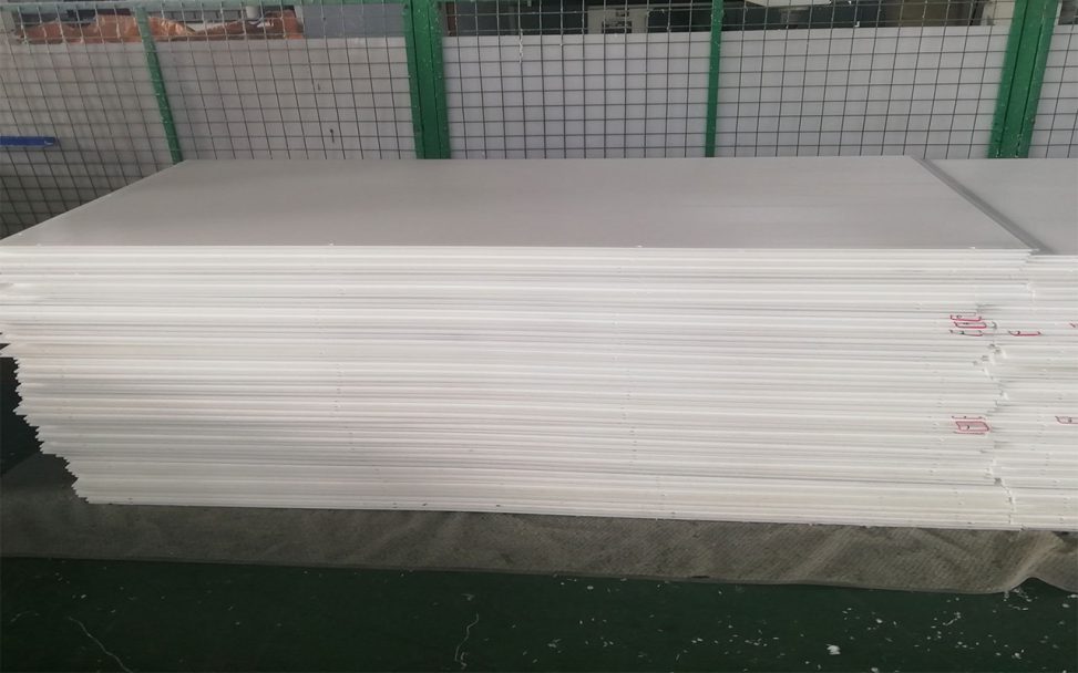 Tấm Nhựa PC Polycarbonate Trong Suốt