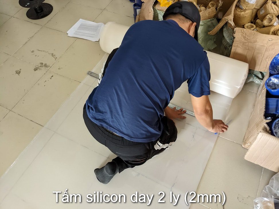 Cat tam silicon mau trang 2 ly 2mm